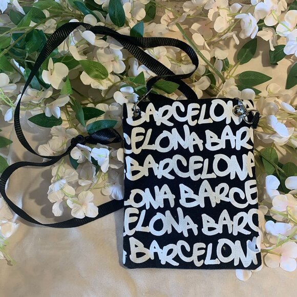 Robin Ruth Barcelona Crossbody Bag With Adjustable Strap & Zipper Pockets Small - Picture 4 of 7